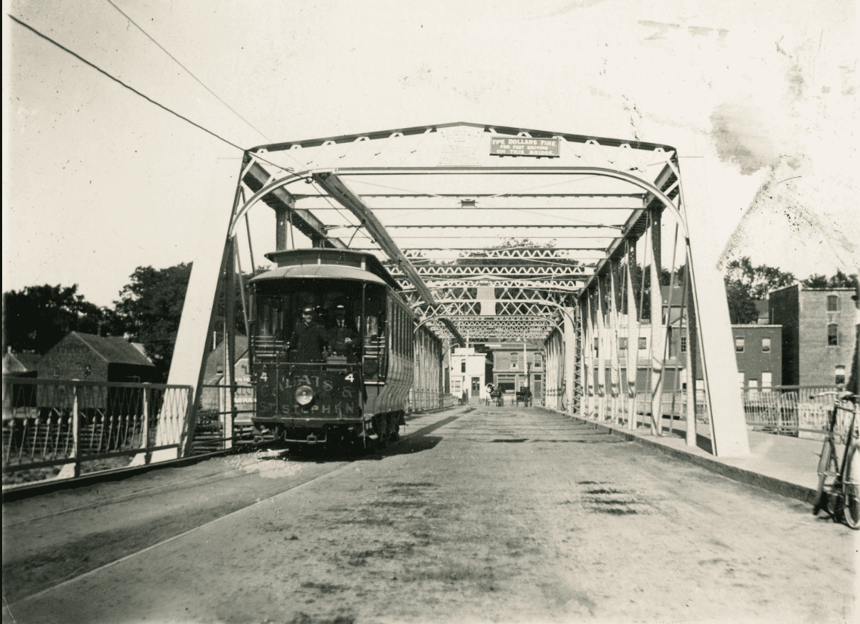 1895 a new steel bridge was built that would carry the streetcars between the US and Canada.