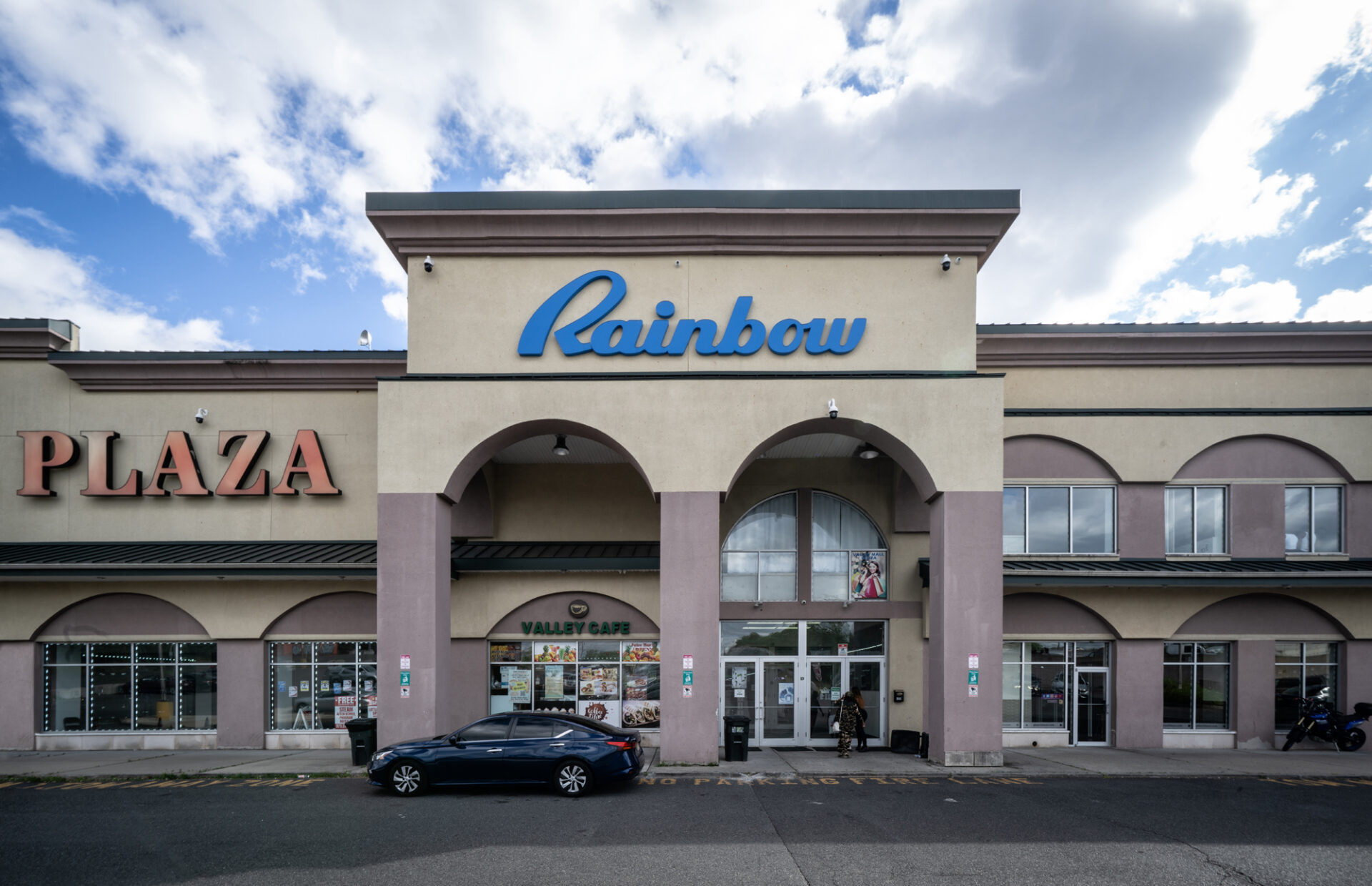 The exterior is unassuming, which may not be helping the Valley Mall Plaza snag visitors