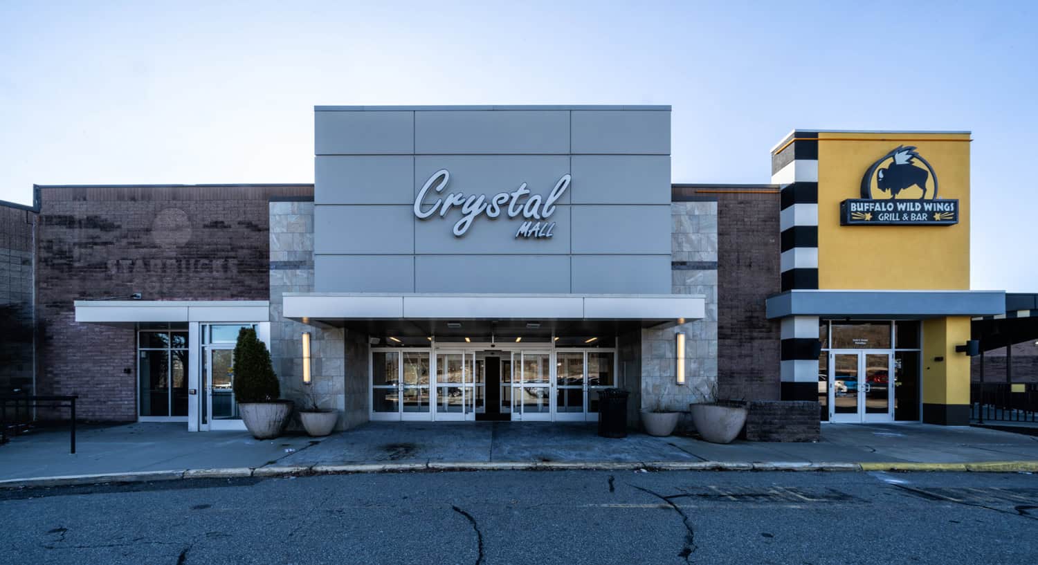The entrance to the Crystal Mall in Waterford, CT