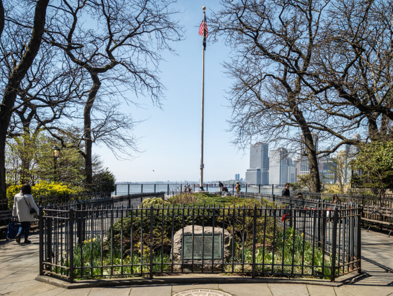 Discover the Brooklyn Heights Promenade: Your Perfect NYC Spring Walk